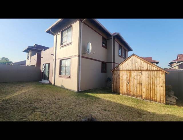 3 BEDROOM TOWNHOUSE FOR SALE IN NEWMARKET